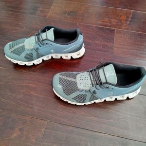 Women's On Running S Cloud 5 size 8